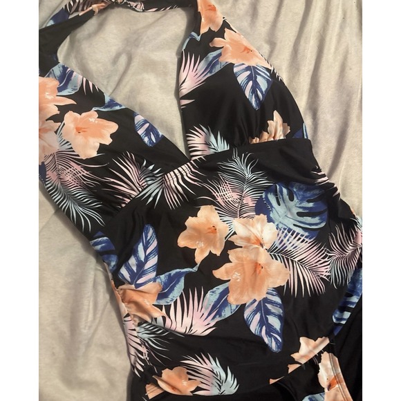 DKNY Size XL Women's One Piece Tummy Control Halter Neckline Swimsuit - Picture 5 of 8